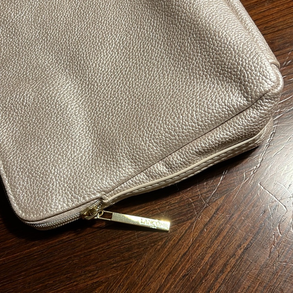 NWOT Lancôme cosmetics bag + free gift 🎁